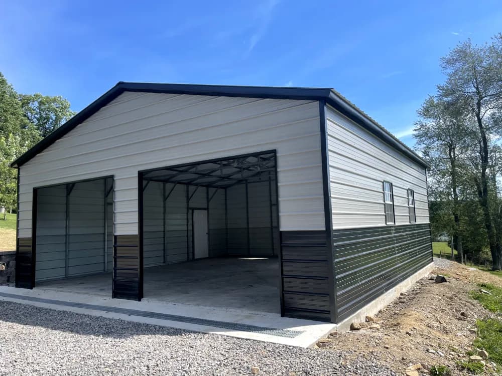 Fully Enclosed Garage 28’X30’X10′