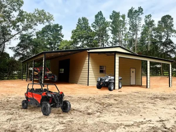 Fully Enclosed Garage 36’ x 35’ x 13’/10’