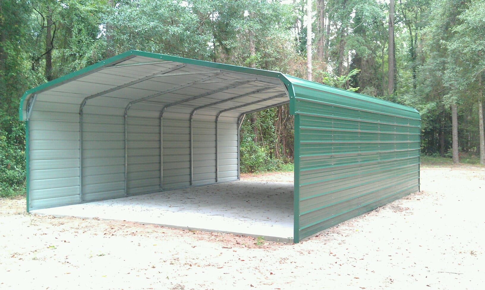 Regular roof style with both sides closed.